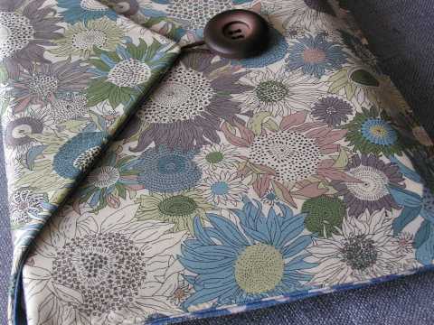 book-shelter-sunflowers-21